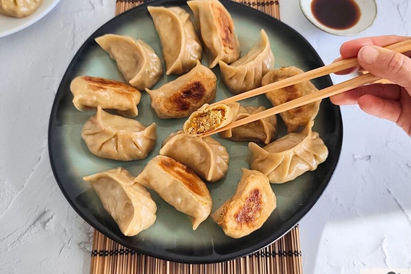 Gyozas vegetarianas de tofu y shiitake: paso a paso para hacerlas en casa con masa casera