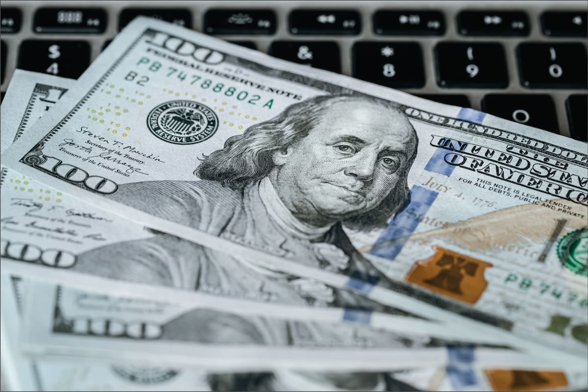 Dólar a $1540 en el Banco Nación y $1560 en el blue: cómo operar por home banking un domingo sin actividad financiera