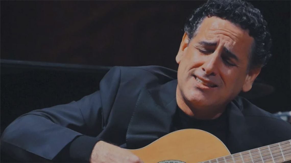 Flórez volvió al Colón y se acordó de Gardel: cuando el tenor agarra la guitarra y el Colón contiene la respiración
