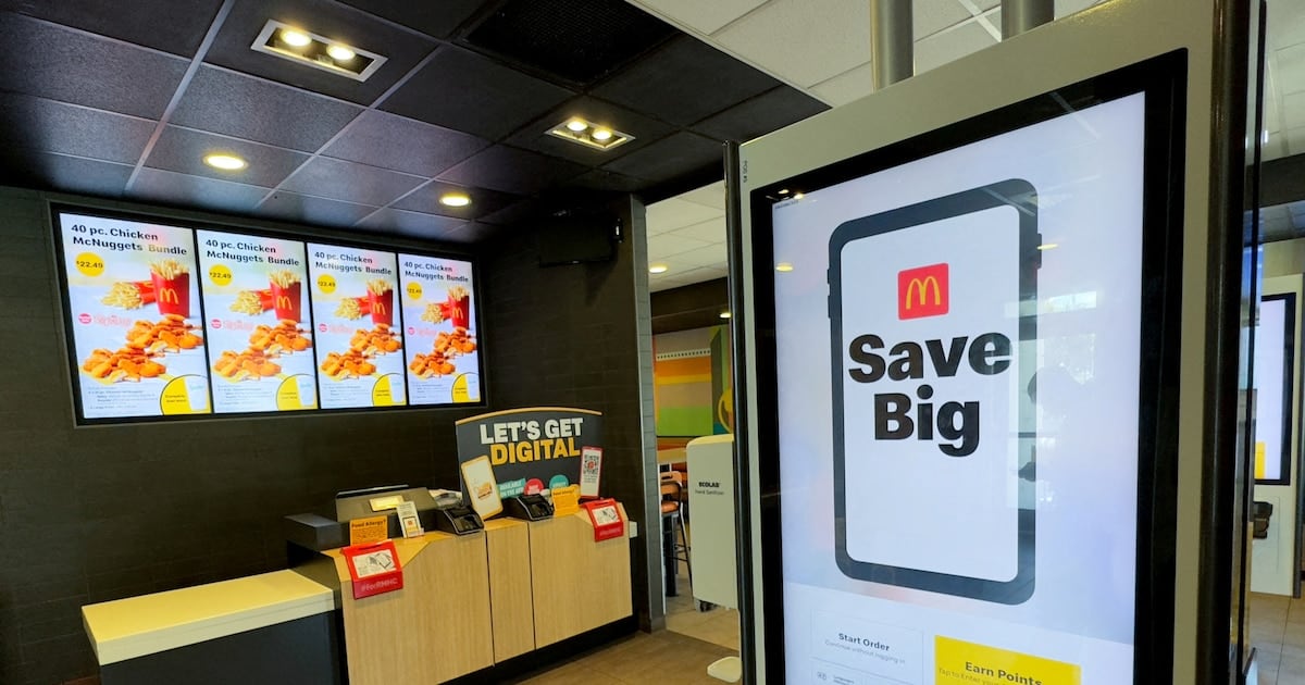 El ojo que todo lo ve y te cobra distinto: McDonald's y la inteligencia artificial del bolsillo ajeno