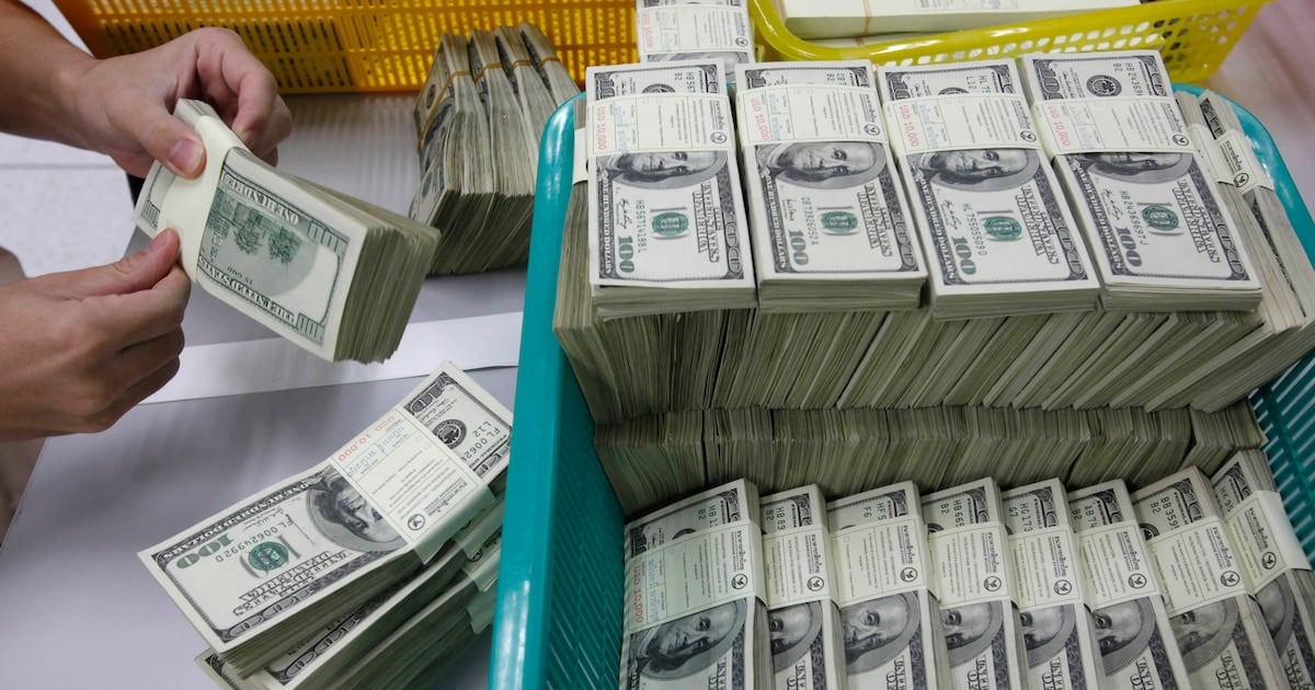 El dólar blue cerró la jornada cerca de la venta del Banco Nación y dejó al ahorrista con dos referencias casi iguales