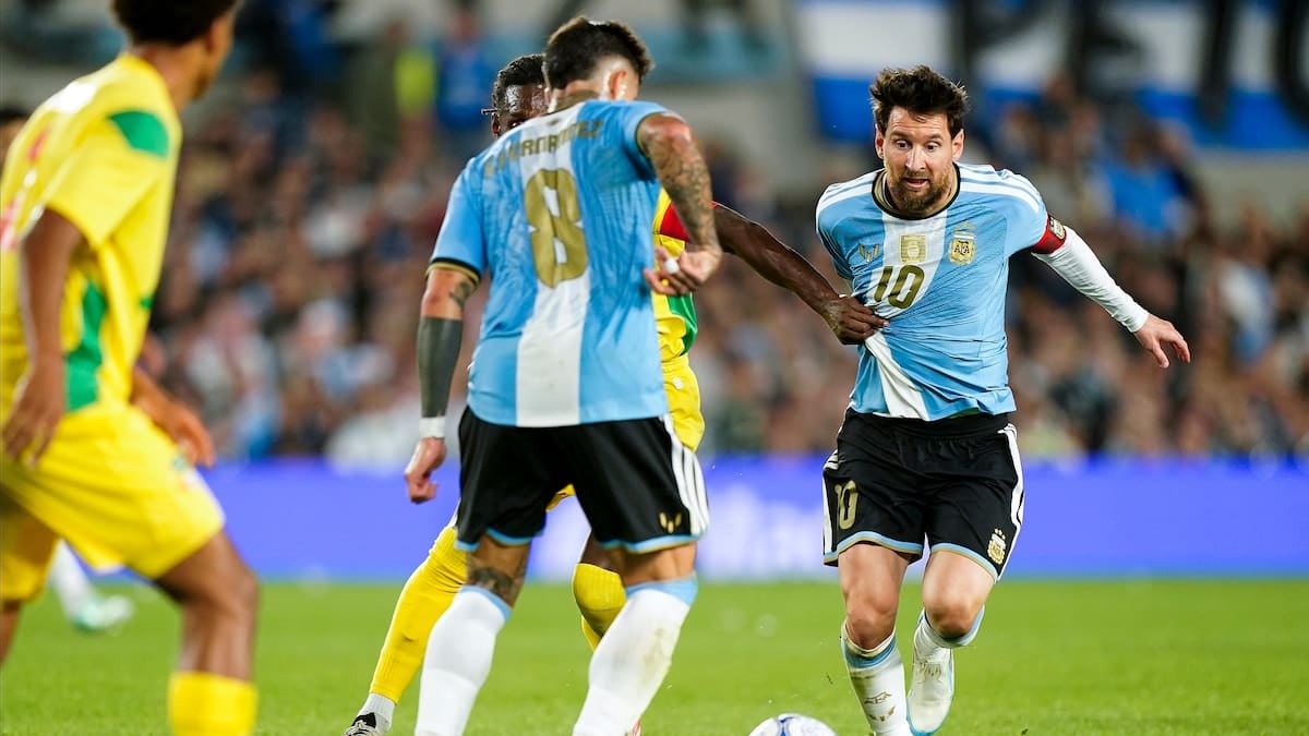 Otamendi y la otra despedida: el gol que le puso un poco de fiesta a un primer tiempo sin chispa