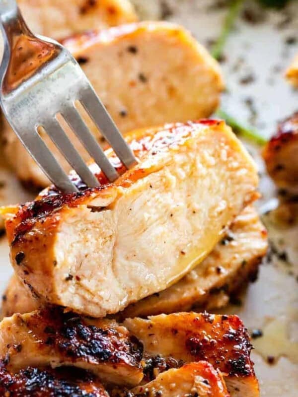 Pechuga de pollo a la mesa: técnicas de cocción para preservar la jugosidad de un corte magro