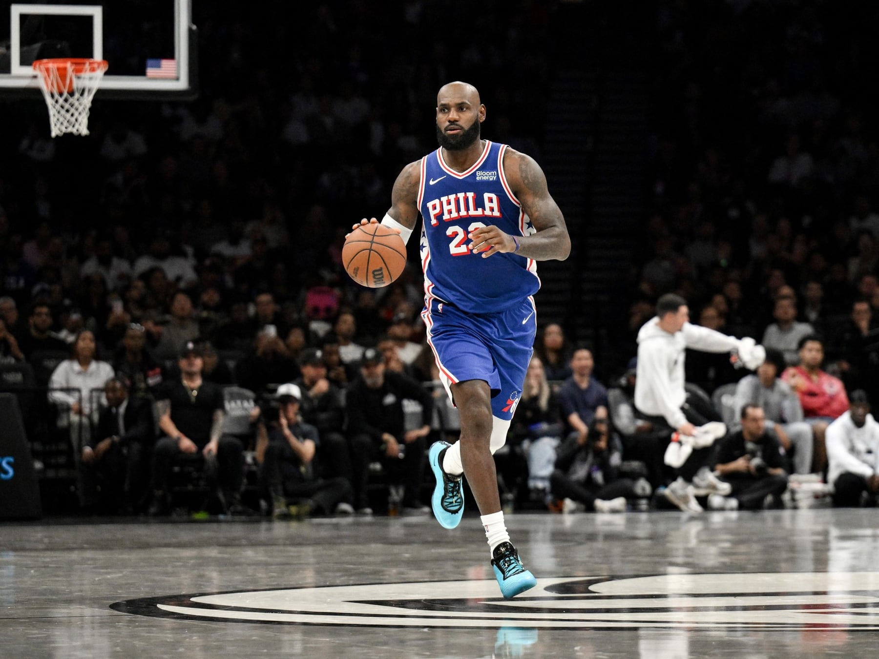 LeBron, el eterno: a los 41 arrancó con la nueva camiseta y los Sixers ya le están debiendo