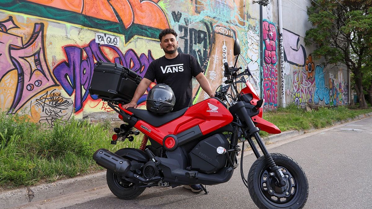 A los 40, vende el taller y se va en una moto de pueblo desde Neuquén hasta Alaska: la aventura de Nicolás Poblet