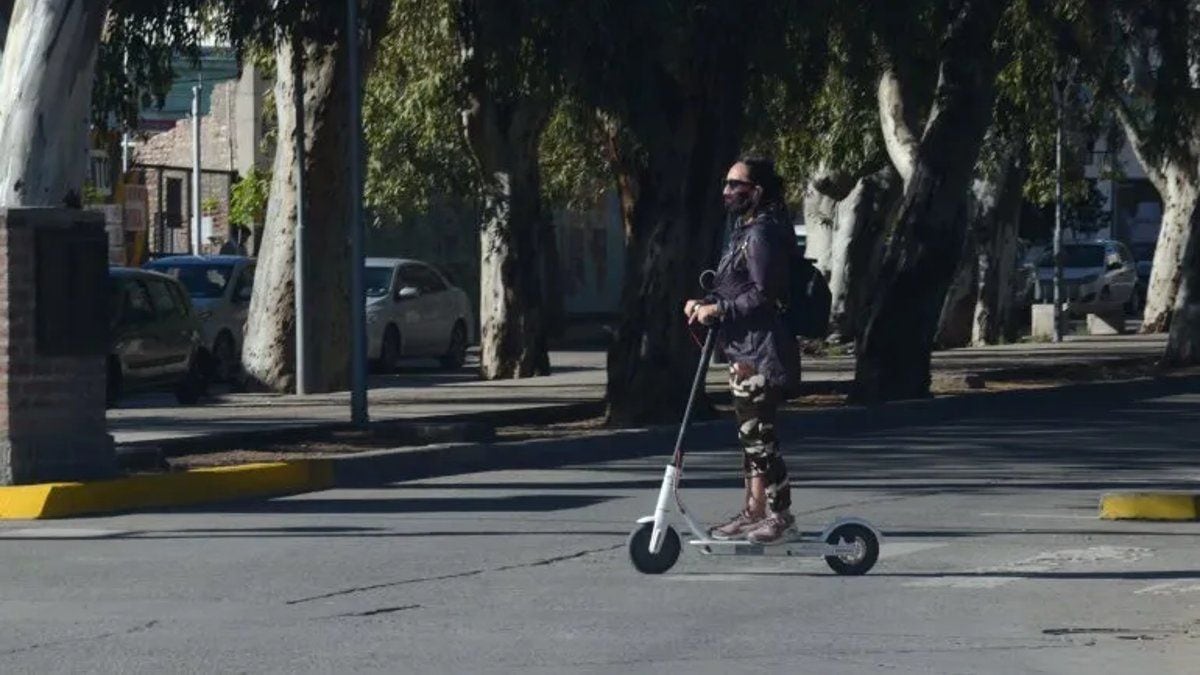 Neuquén se sube a la moda de los monopatines: 100 vehículos eléctricos, app propia y la promesa de tenerlos en la calle antes del verano