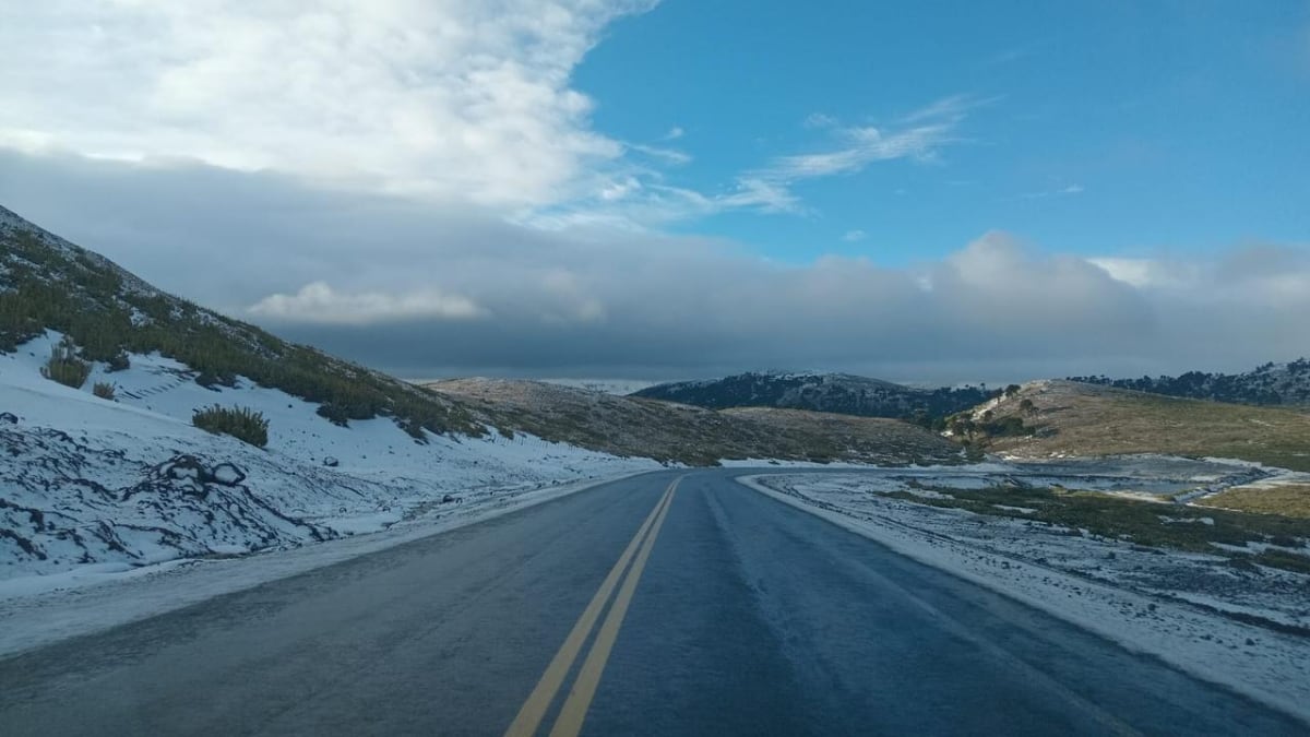 Cordillera neuquina bajo alerta: los dos pasos a Chile siguen abiertos, pero con hielo, neblina y cadenas obligatorias