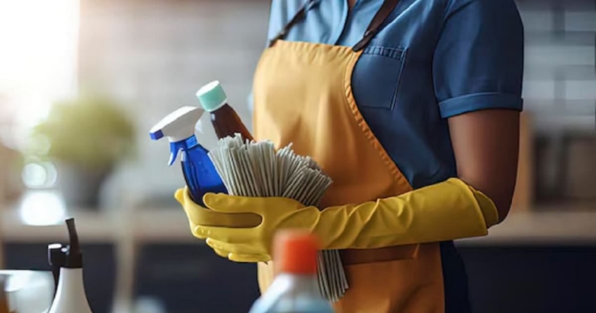 Personal de casas particulares: cuánto se cobra por hora desde octubre y cómo se líquida el nuevo básico