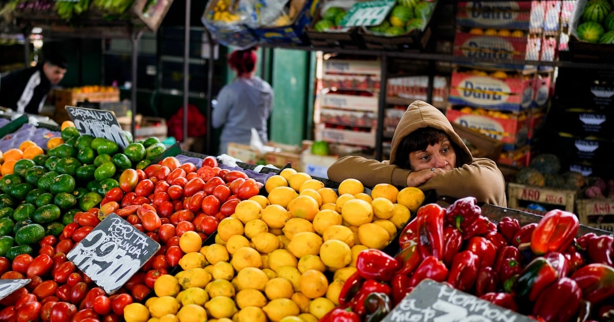 El tomate lideró las subas de septiembre y la lechuga aportó el mayor alivio dentro de la canasta de alimentos