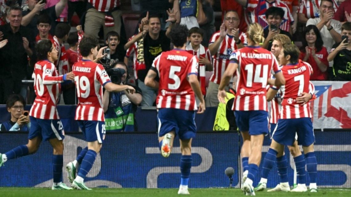 El Atleti se sacó la espina y le pintó la cara al United en el Metropolitano: fue 2-0 con una ráfaga del Barsa y un gol del pibe Barrios