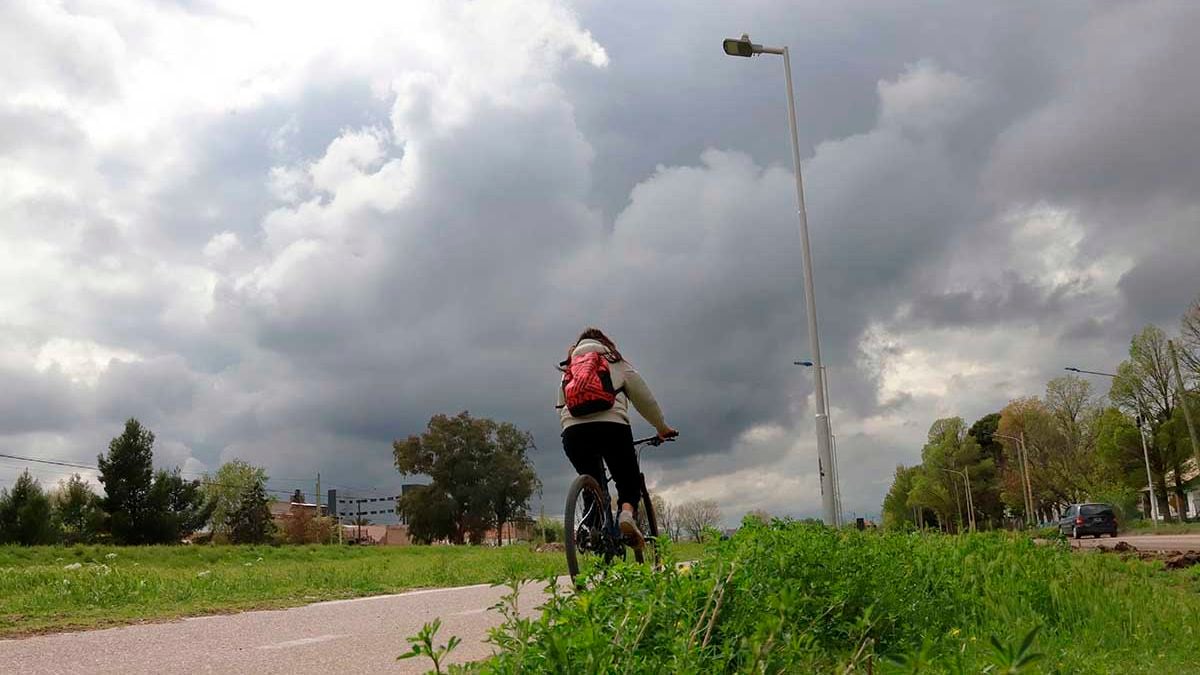 Una semana con la cara larga: Neuquén se prepara para un fin de semana pasado por agua y con viento a flor de piel