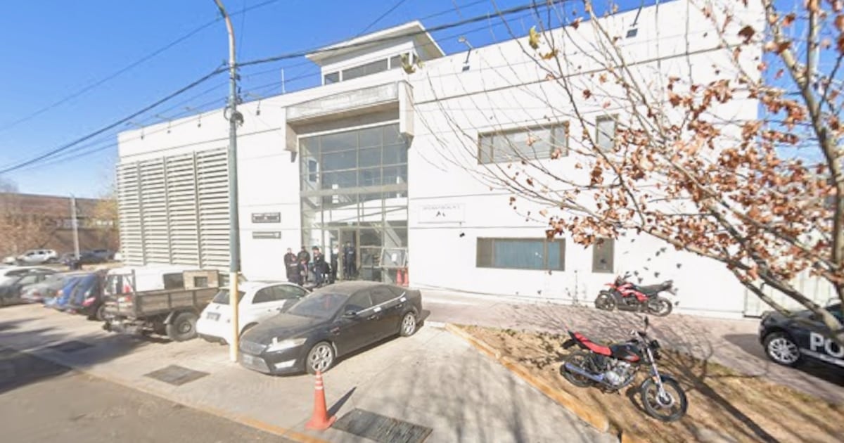 Imputan a un efectivo de la Policía de Mendoza por abusar sexualmente de una detenida en la comisaría de Godoy Cruz