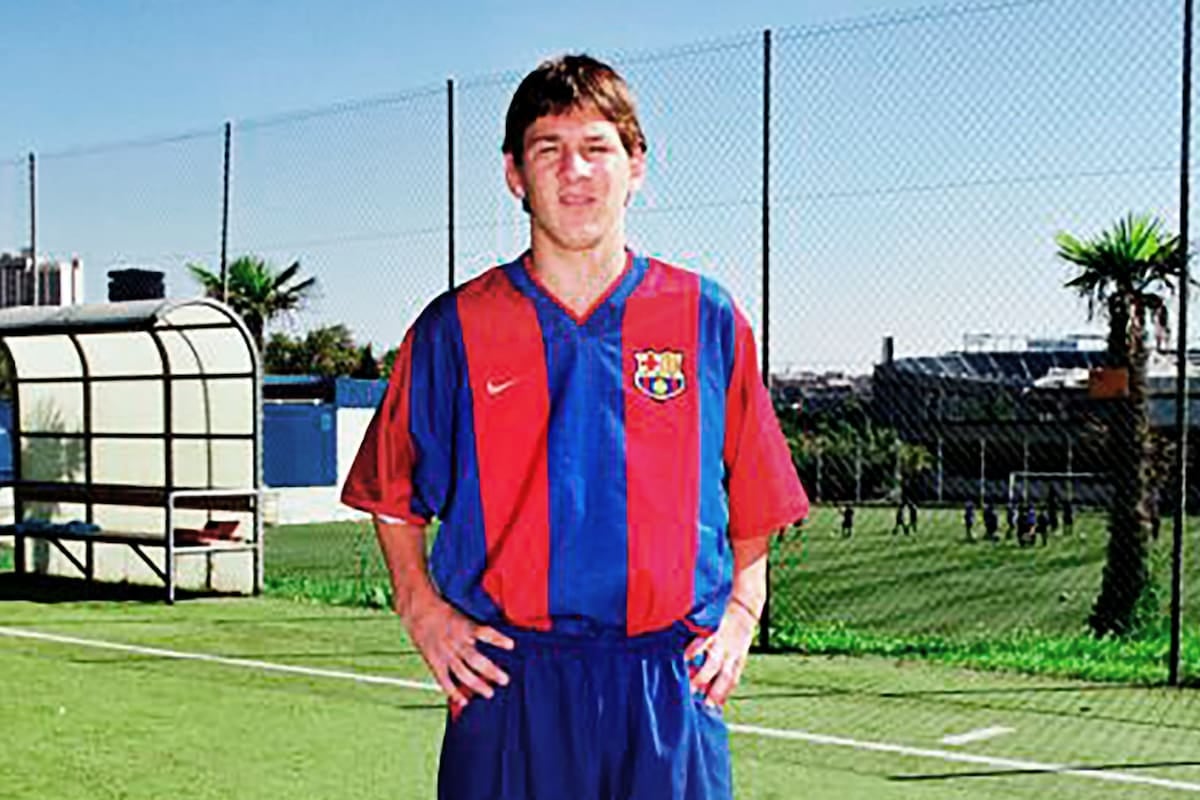 La servilleta que arruinó un informe: la primera semana de Messi en Barcelona, contada desde los archivos