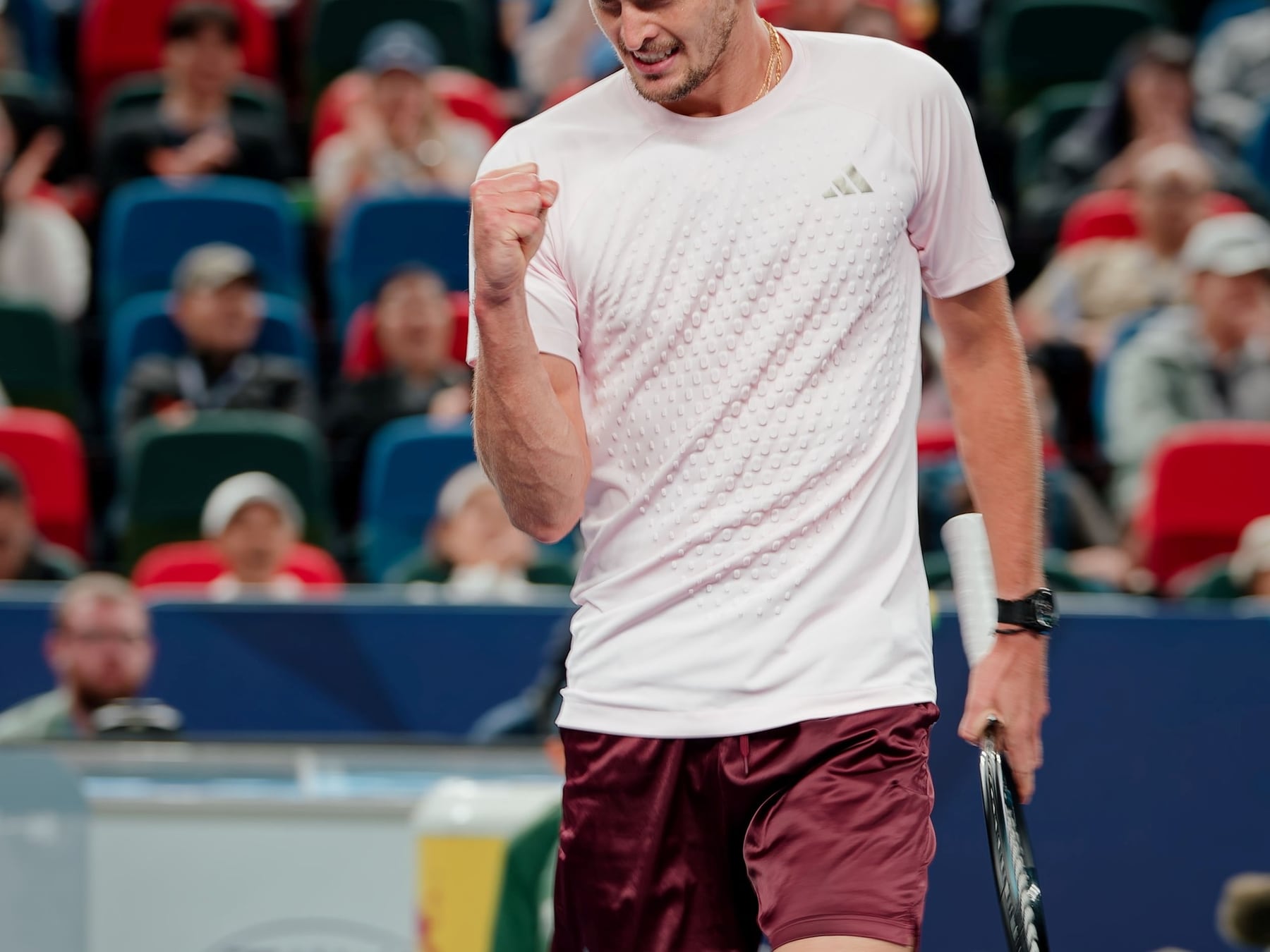 Zverev barrió a De Miñaur y va por Davidovich Fokina en Shanghái: el alemán no afloja