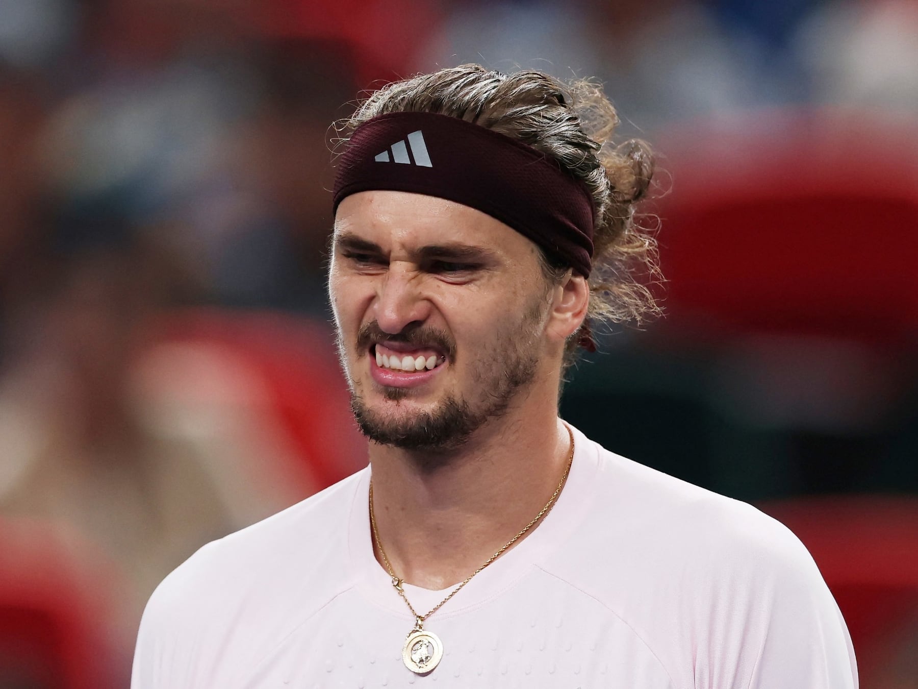 El alemán que quería ser rey se quedó sin batería: Zverev se desinfló en Shanghái y la final ya tiene dueño español