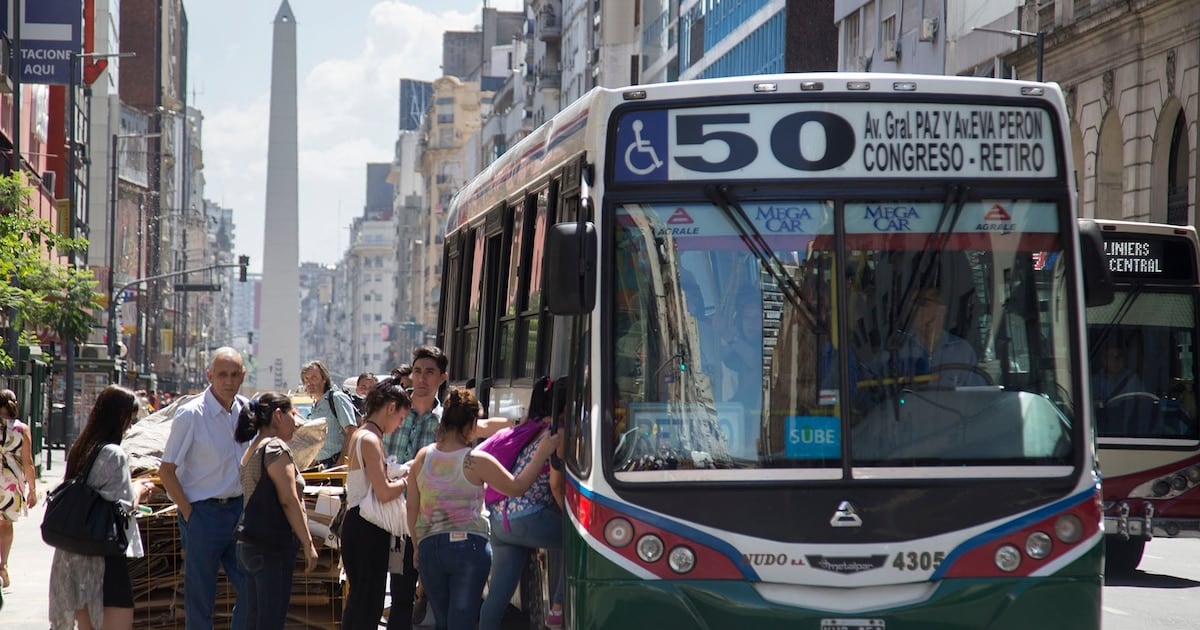 Colectivos del AMBA: las cámaras empresarias alertan por un desfasaje de 91.803 millones y temen un recorte de frecuencias