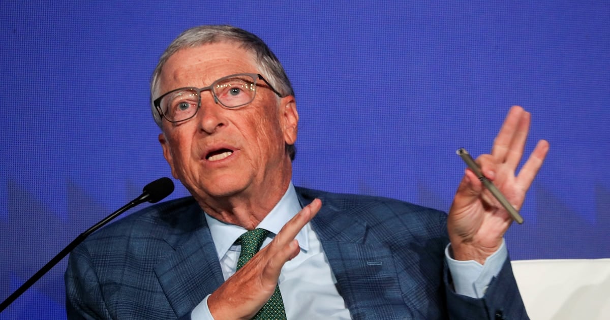 Bill Gates pidió reglas claras para la inteligencia artificial: dijo que sin intervención pública la brecha entre ricos y pobres se va a hacer más profunda
