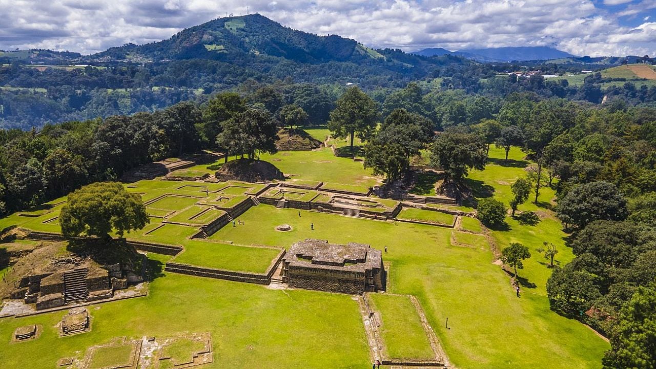 Guatemala, un país del tamaño de una provincia argentina que condensa mar, selva, volcanes y ruinas mayas