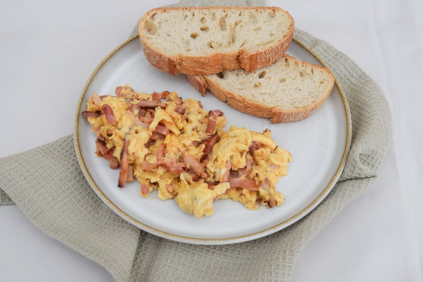 Huevos revueltos con bacon: cómo lograr una textura cremosa sin_PASS
